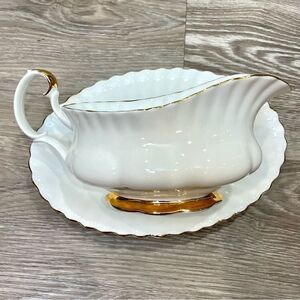 Royal Albert Bol D’or Gravy Boat & Underplate Bone China England Vintage
